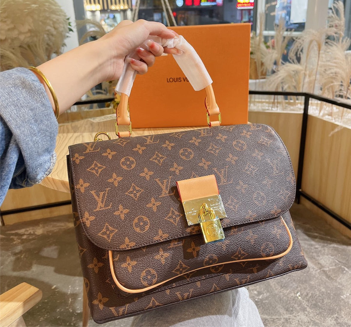 Leather Louis Vuitton woman handbag