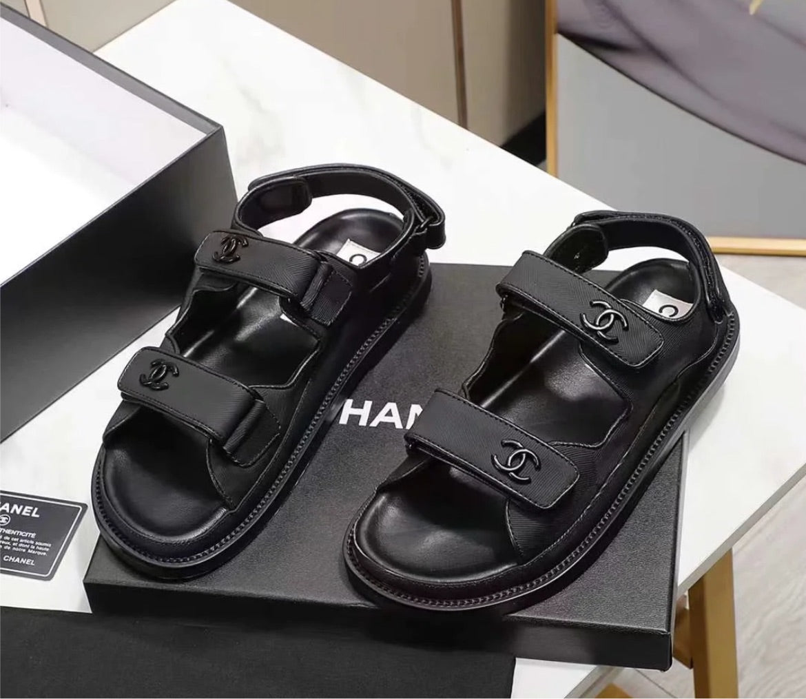 New Chanel woman sandal