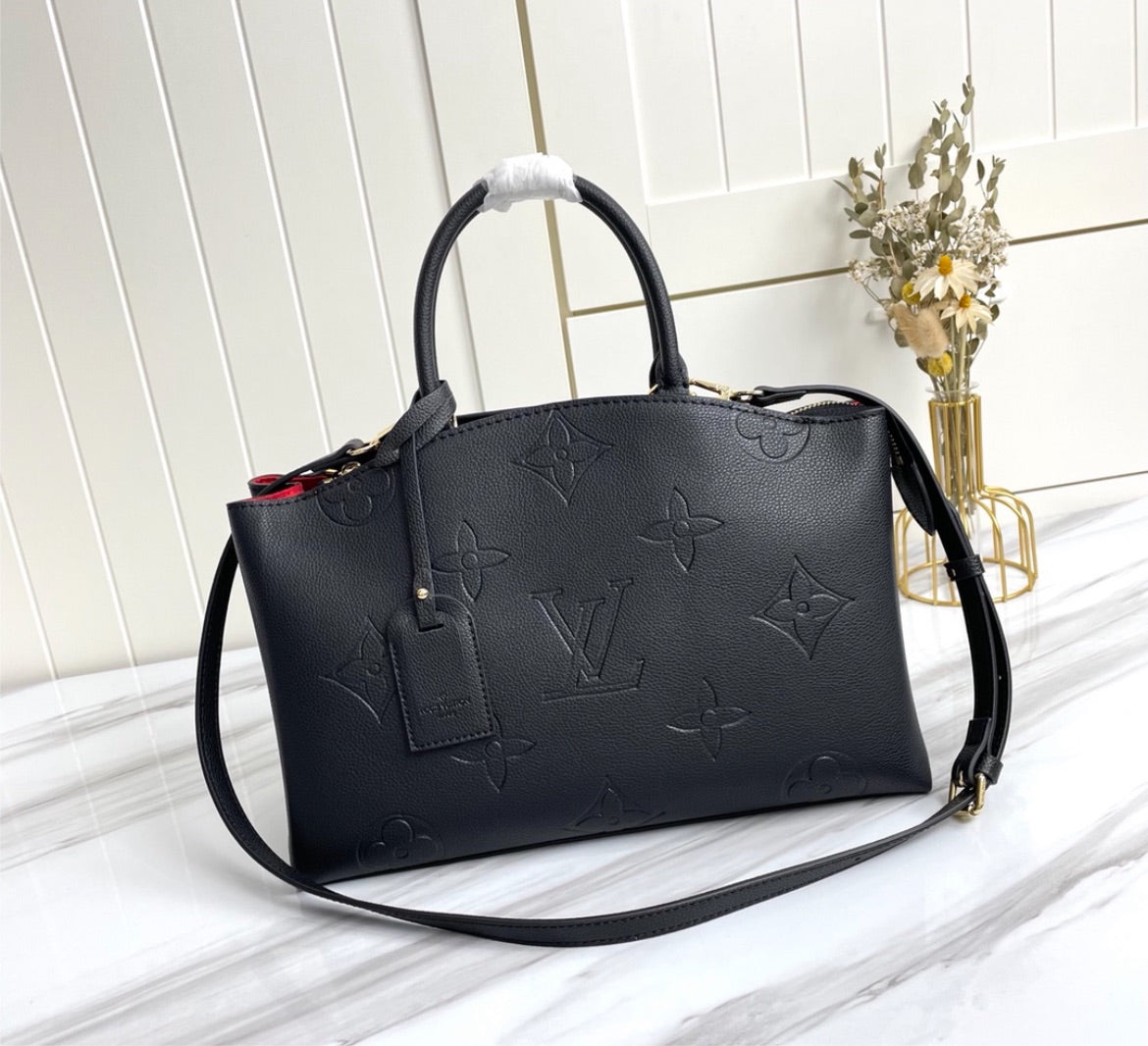 Black new LV woman shoulder handbag