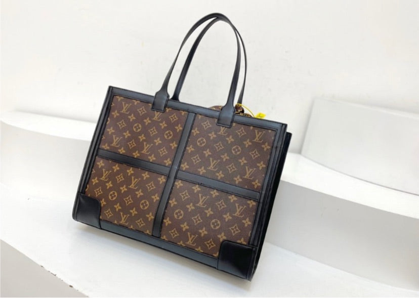 Louis V woman Handbag