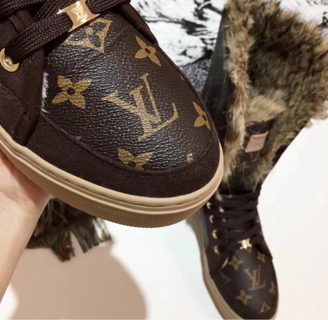 New Louis Vuitton woman Fur boots