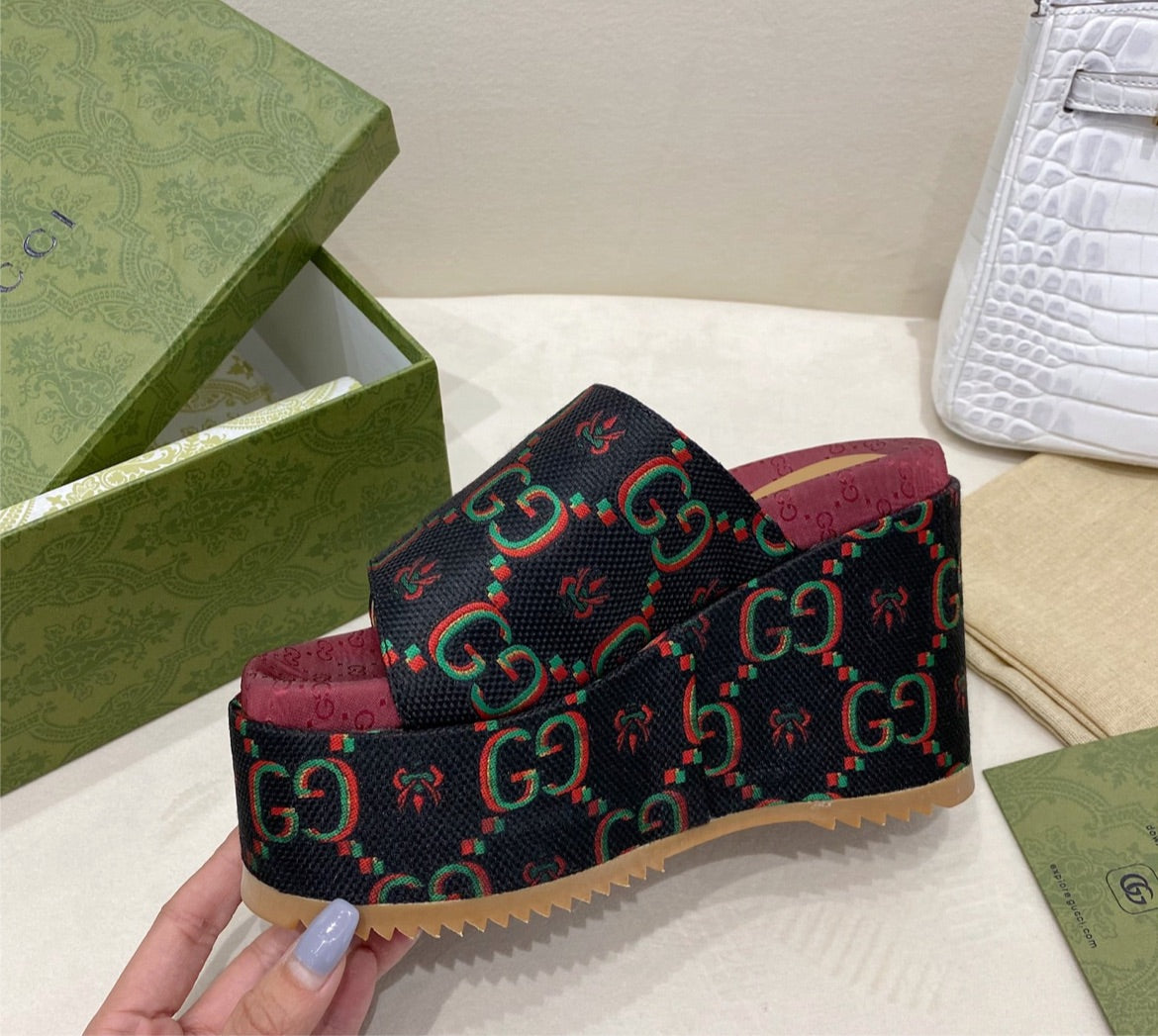 New woman Gucci slide in sandal