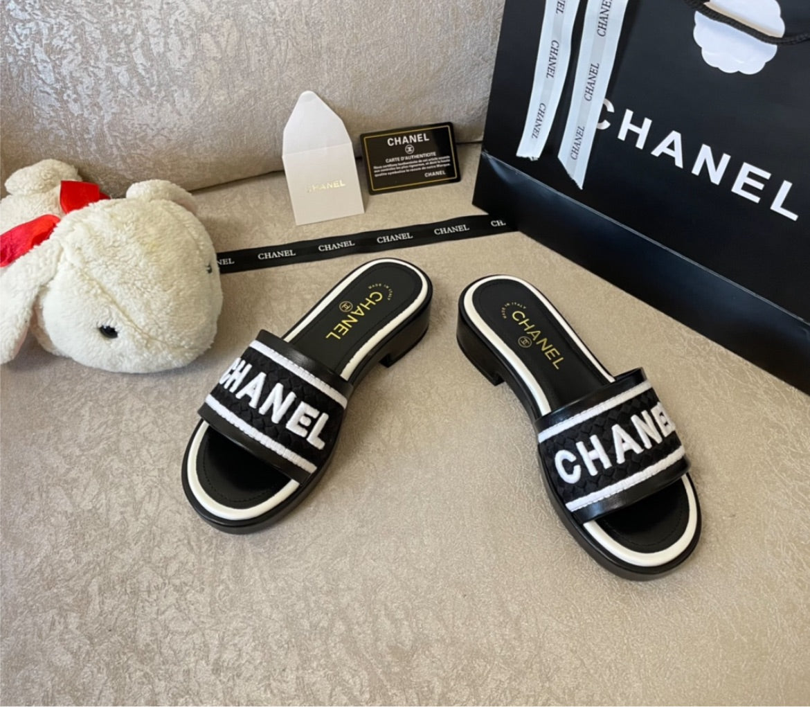 New Chanel woman sandal /slide