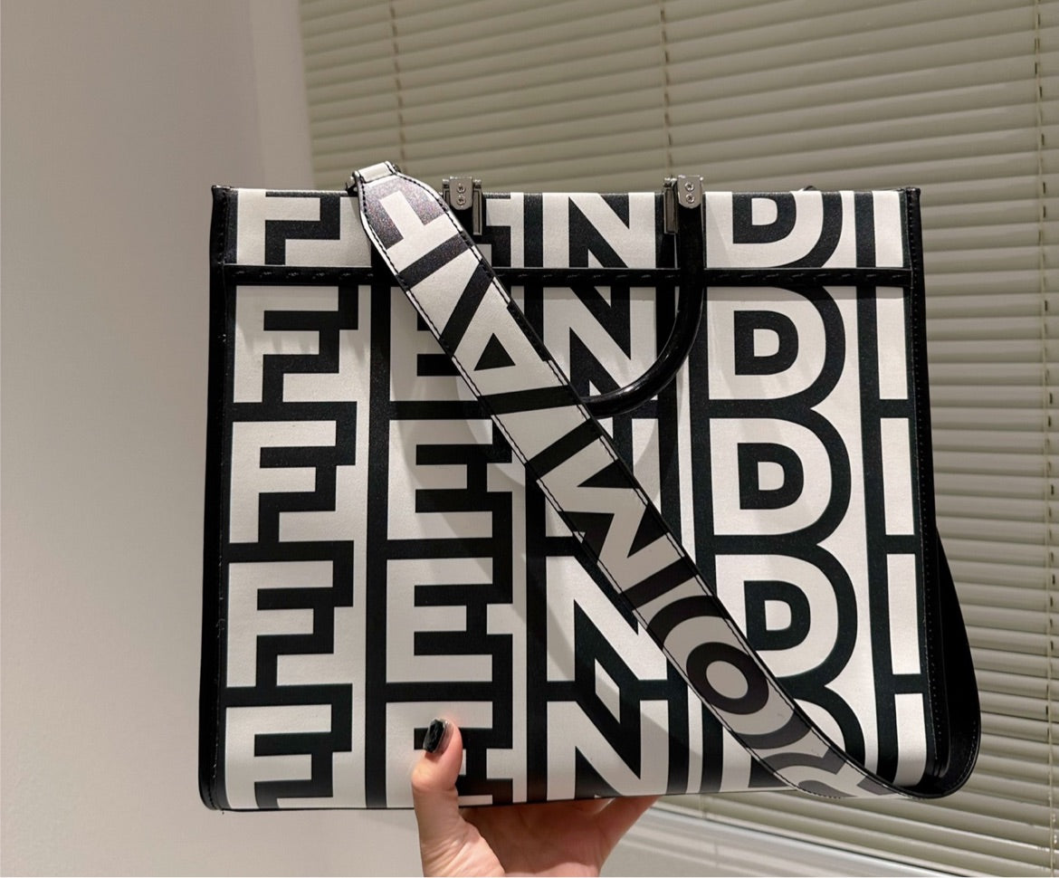 Black/white Large Fendi shoulder bag